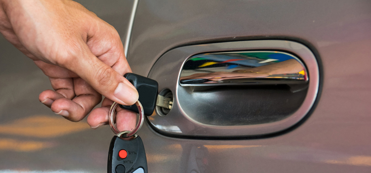 Car door lock repair in Montebello